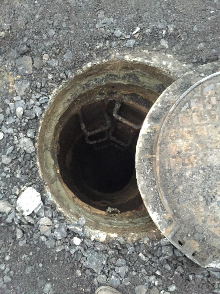 2015-11-17-moscow-manhole